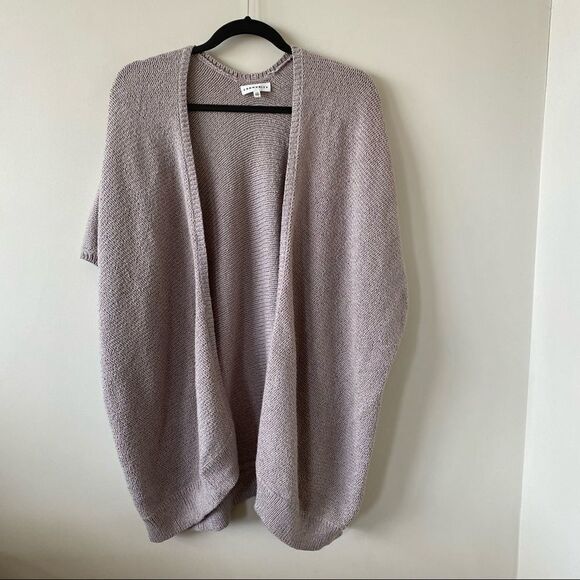 ARITIZA “Community” Icon Cape - Picture 2 of 12